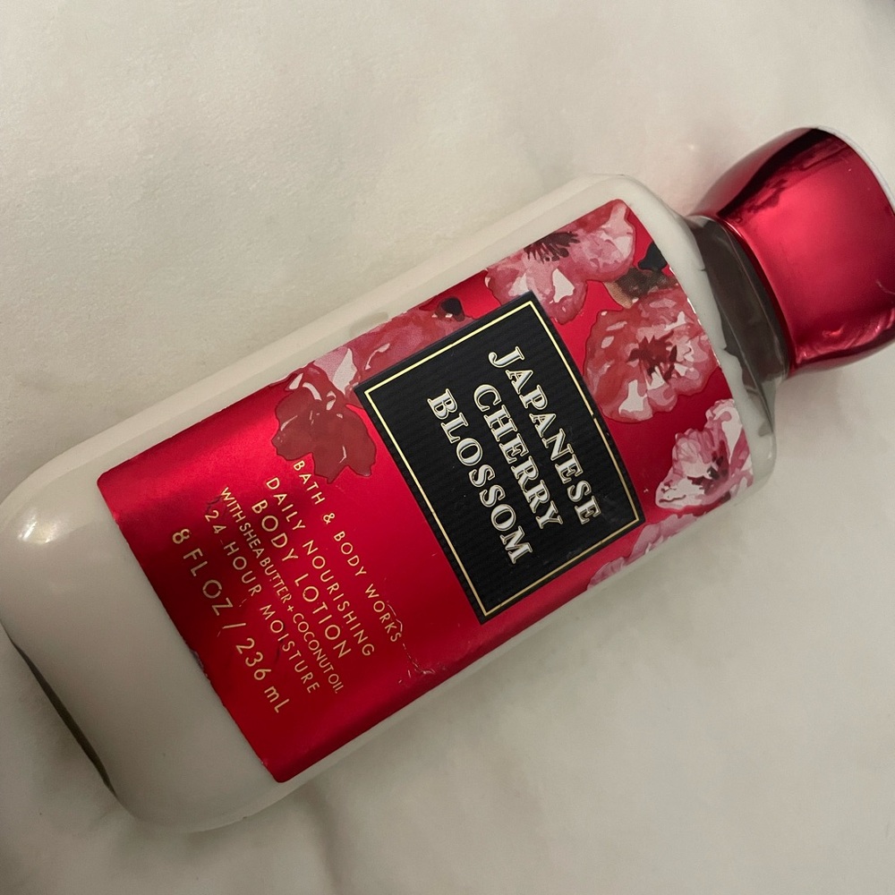 Bath & Body Works Japanese Cherry Blossom Moisturizer - Red & Cream